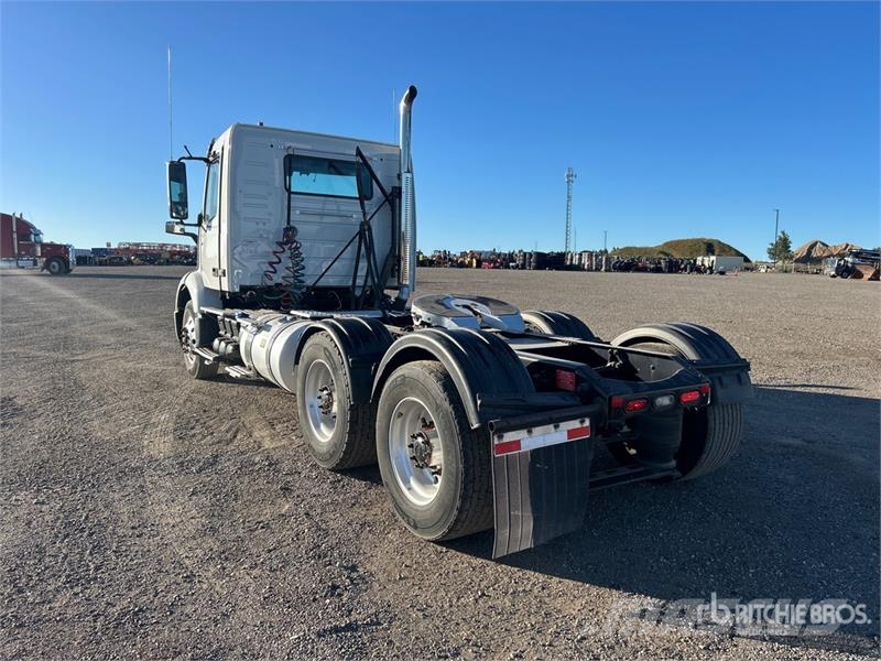 Volvo VNR 6x4 T/A Day Cab Truck Tractor Sattelzugmaschinen