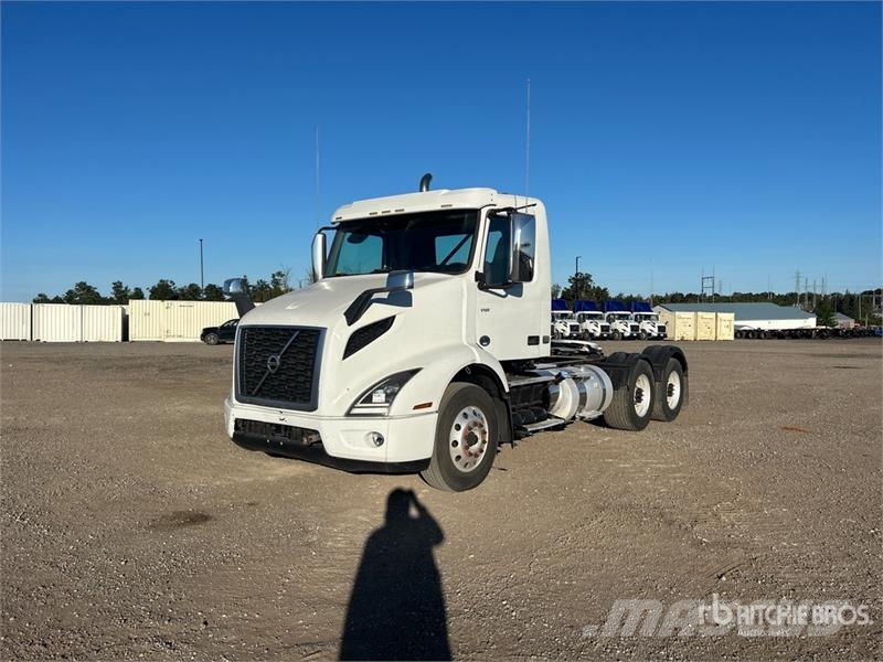 Volvo VNR 6x4 T/A Day Cab Truck Tractor Sattelzugmaschinen