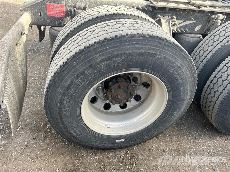 Volvo VNR 6x4 T/A Day Cab Truck Tractor Trekkers