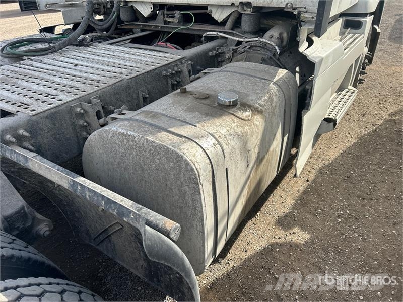 Volvo VNR 6x4 T/A Day Cab Truck Tractor Trekkers