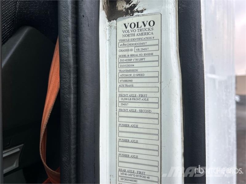 Volvo VNR 6x4 T/A Day Cab Truck Tractor Motrici e Trattori Stradali