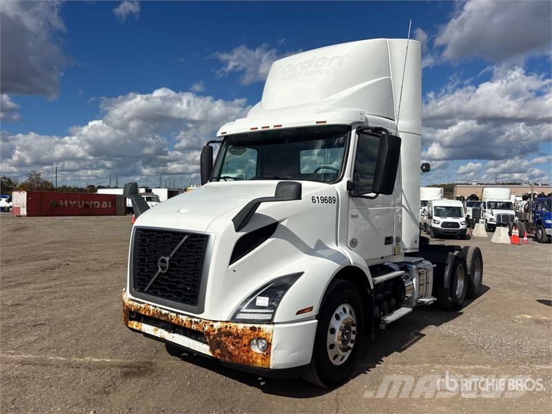 Volvo VNR 6x4 T/A Day Cab Truck Tractor Motrici e Trattori Stradali