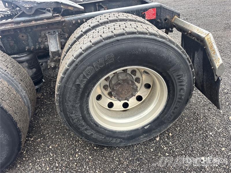 Volvo VNR 6x4 T/A Day Cab Truck Tractor Nyergesvontatók