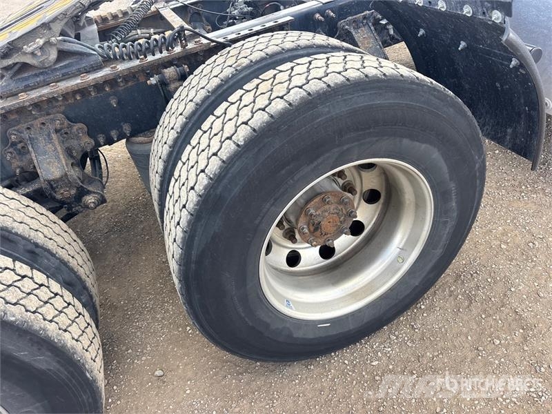 Volvo VNR 6x4 T/A Day Cab Truck Tractor Motrici e Trattori Stradali