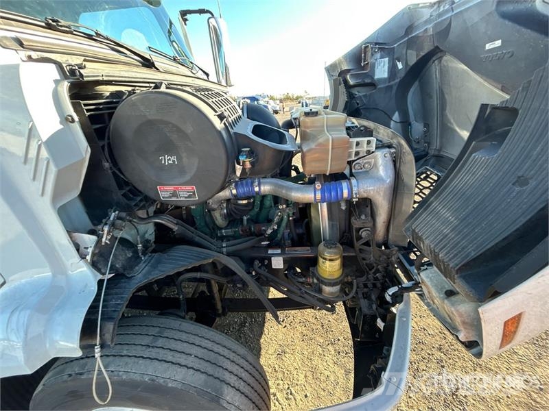 Volvo VNR 6x4 T/A Day Cab Truck Tractor Sattelzugmaschinen
