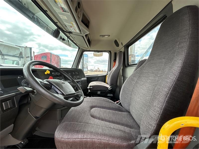 Volvo VNR 6x4 T/A Day Cab Truck Tractor Sattelzugmaschinen