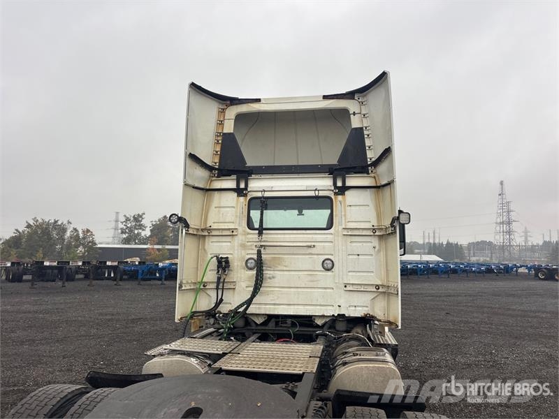 Volvo VNR 6x4 T/A Day Cab Truck Tractor Nyergesvontatók