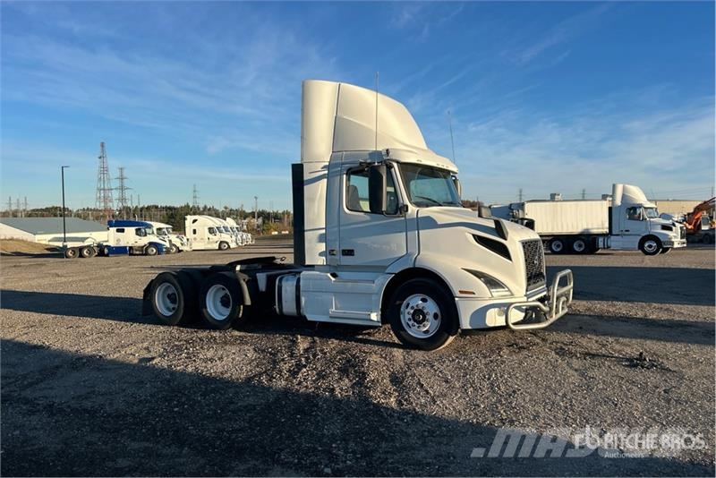 Volvo VNR 6x4 T/A Day Cab Truck Tractor Vlačilci