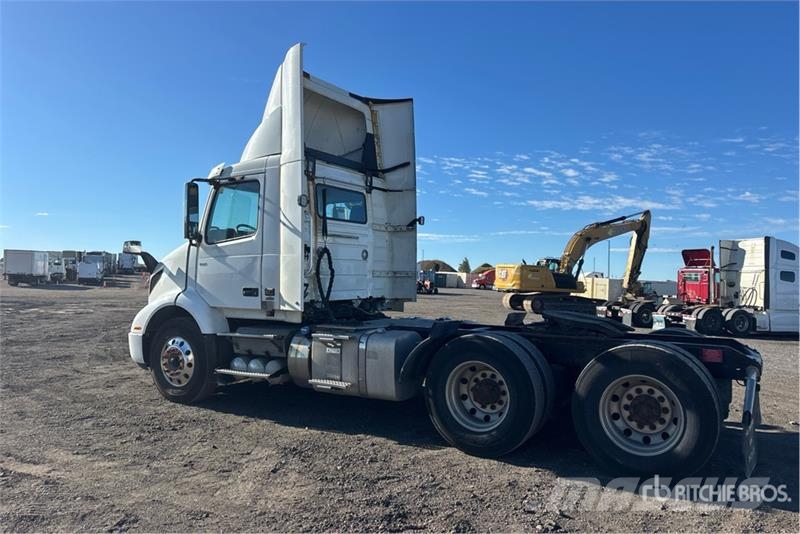 Volvo VNR 6x4 T/A Day Cab Truck Tractor Motrici e Trattori Stradali