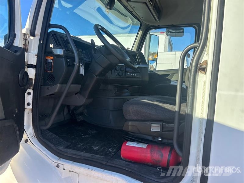 Volvo VNR 6x4 T/A Day Cab Truck Tractor Motrici e Trattori Stradali