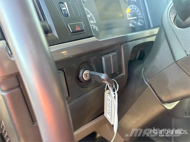Volvo VNR 6x4 T/A Day Cab Truck Tractor Motrici e Trattori Stradali