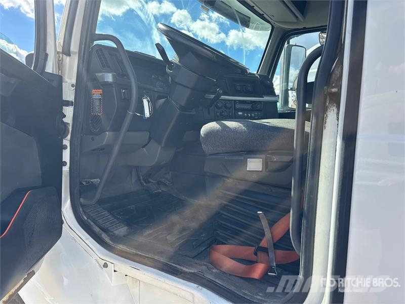 Volvo VNR 6x4 T/A Day Cab Truck Tractor Sattelzugmaschinen