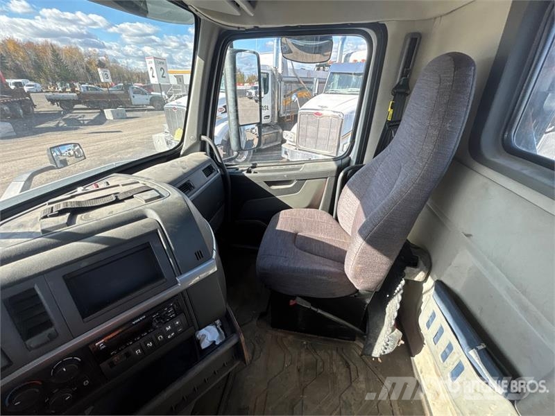 Volvo VNR 6x4 T/A Day Cab Truck Tractor Sattelzugmaschinen