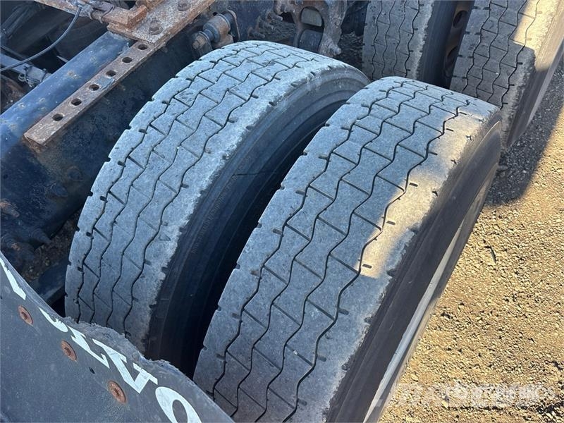 Volvo VNR 6x4 T/A Day Cab Truck Tractor Motrici e Trattori Stradali