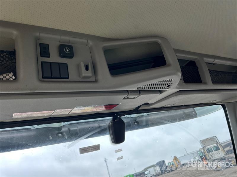 Volvo VNR 6x4 T/A Day Cab Truck Tractor 牵引车