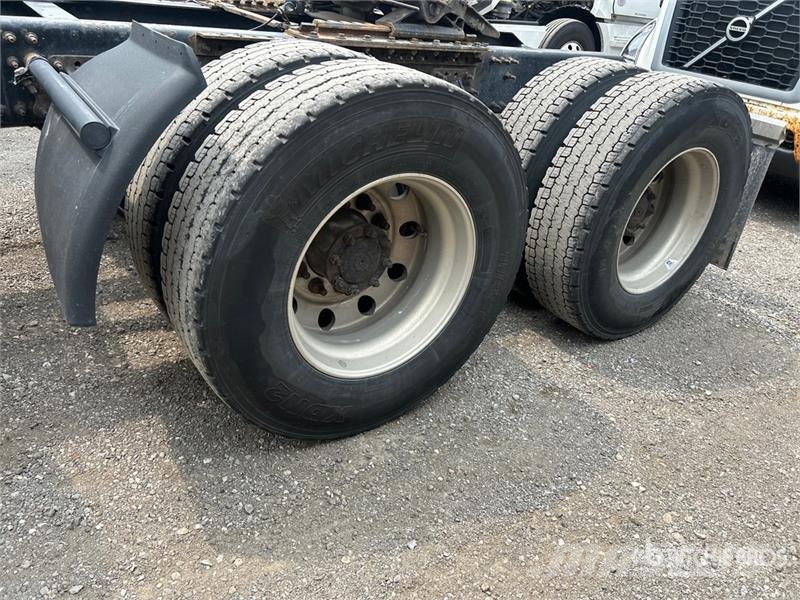 Volvo VNR 6x4 T/A Day Cab Truck Tractor 牵引车
