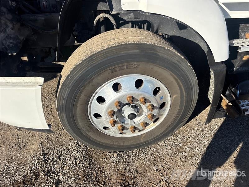 Volvo VNR 6x4 T/A Day Cab Truck Tractor Motrici e Trattori Stradali