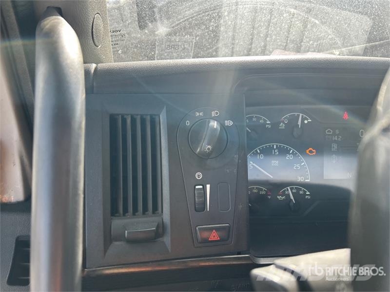 Volvo VNR 6x4 T/A Day Cab Truck Tractor Trekkers