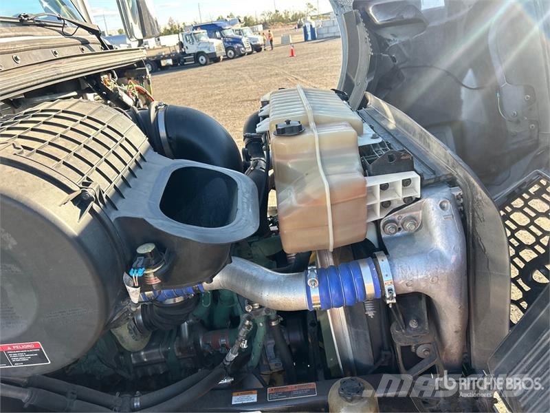 Volvo VNR 6x4 T/A Day Cab Truck Tractor Sattelzugmaschinen