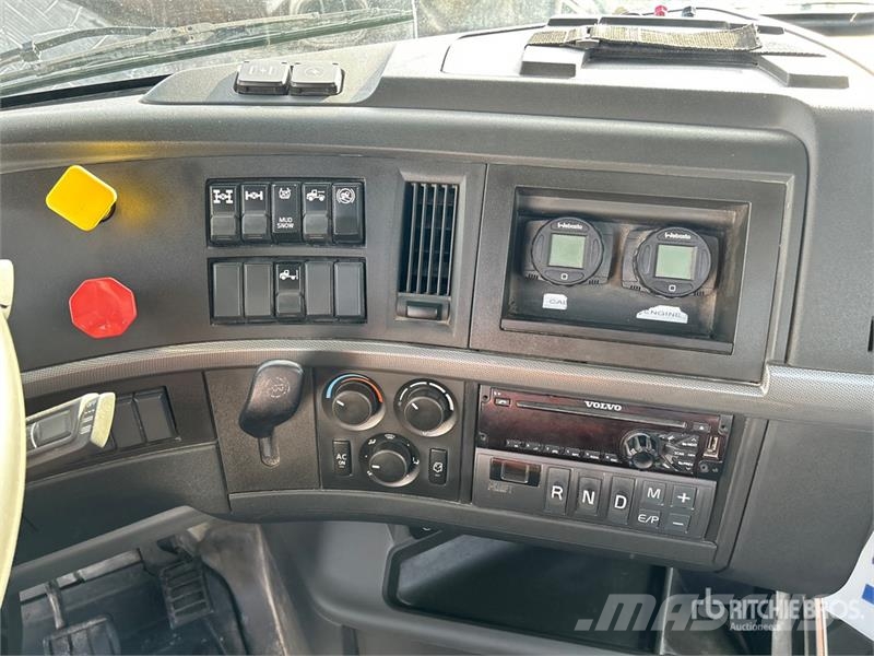 Volvo VNR 6x4 T/A Day Cab Truck Tractor Tegljači