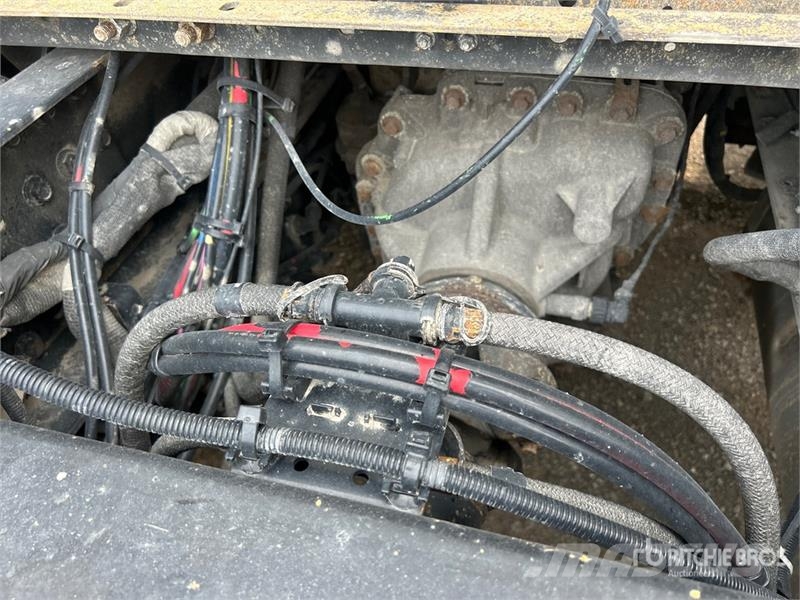 Volvo VNR 6x4 T/A Day Cab Truck Tractor 牵引车