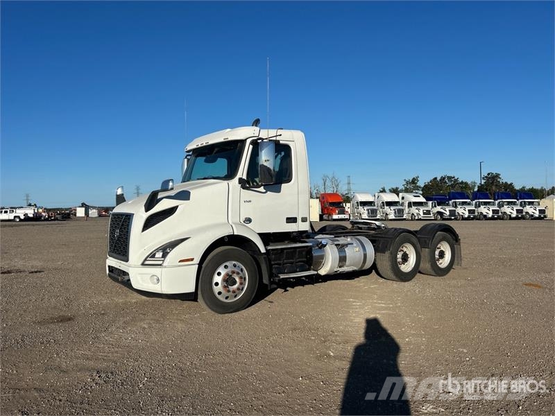 Volvo VNR 6x4 T/A Day Cab Truck Tractor Sattelzugmaschinen