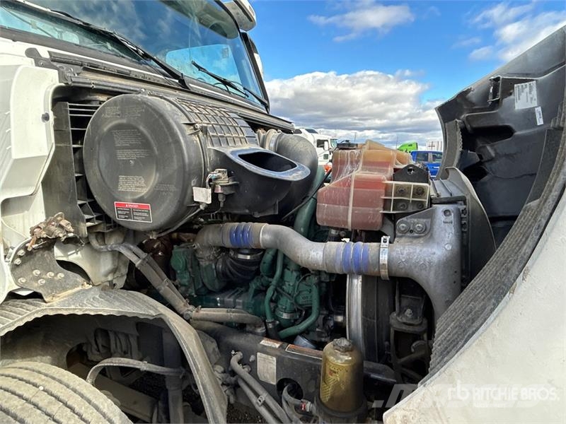 Volvo VNR 6x4 T/A Day Cab Truck Tractor Trekkers