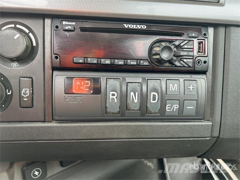 Volvo VNR 6x4 T/A Day Cab Truck Tractor 牵引车