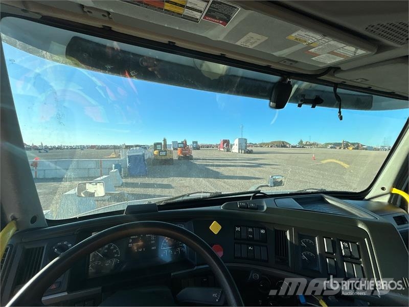 Volvo VNR 6x4 T/A Day Cab Truck Tractor Sattelzugmaschinen