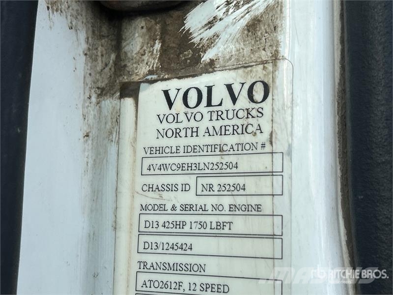 Volvo VNR 6x4 T/A Day Cab Truck Tractor Tegljači
