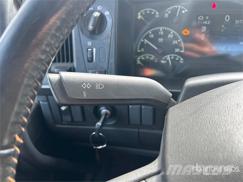 Volvo VNR 6x4 T/A Day Cab Truck Tractor Trekkers