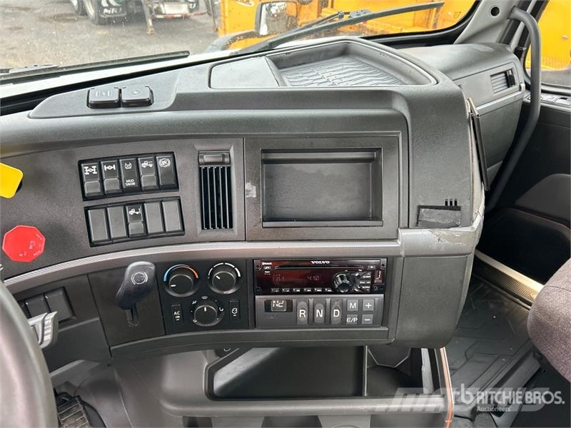 Volvo VNR 6x4 T/A Day Cab Truck Tractor Motrici e Trattori Stradali