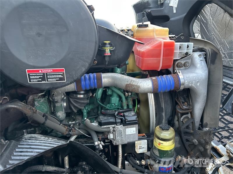 Volvo VNR 6x4 T/A Day Cab Truck Tractor Motrici e Trattori Stradali