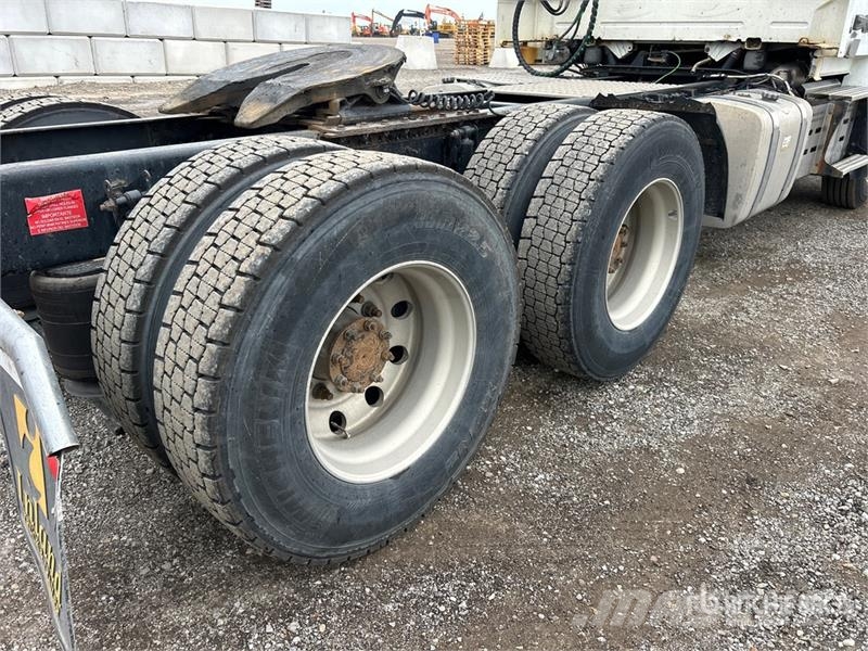 Volvo VNR 6x4 T/A Day Cab Truck Tractor 牵引车