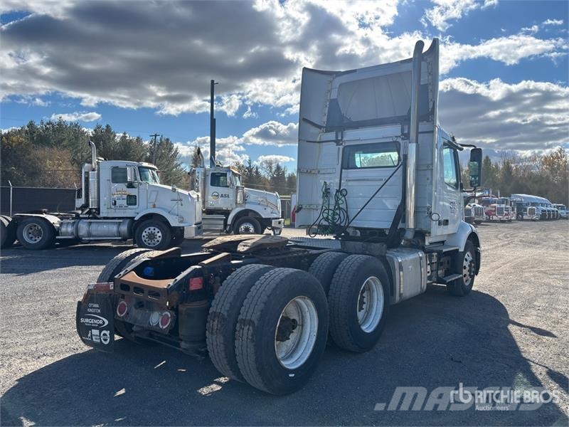 Volvo VNR 6x4 T/A Day Cab Truck Tractor Sattelzugmaschinen