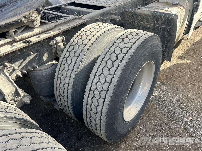 Volvo VNR 6x4 T/A Day Cab Truck Tractor Trekkers