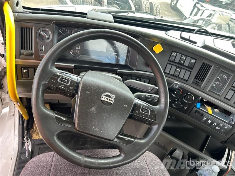 Volvo VNR 6x4 T/A Day Cab Truck Tractor Sattelzugmaschinen