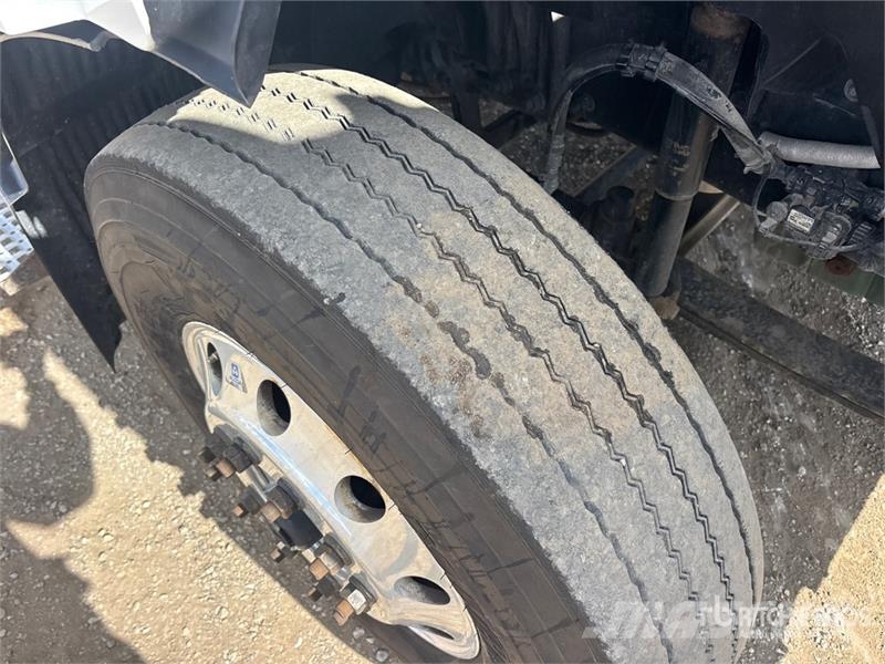 Volvo VNR 6x4 T/A Day Cab Truck Tractor Motrici e Trattori Stradali