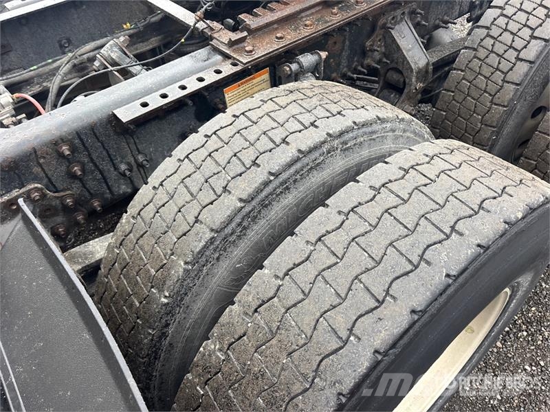 Volvo VNR 6x4 T/A Day Cab Truck Tractor Nyergesvontatók
