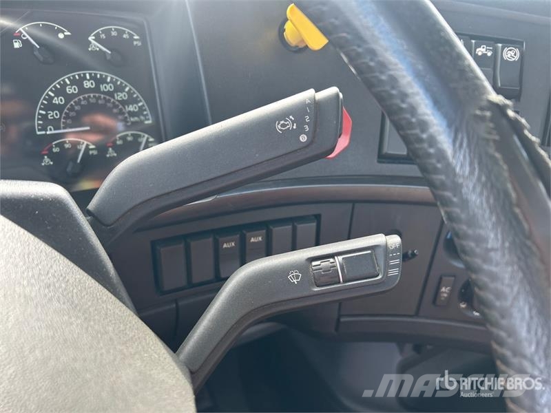 Volvo VNR 6x4 T/A Day Cab Truck Tractor Trekkers