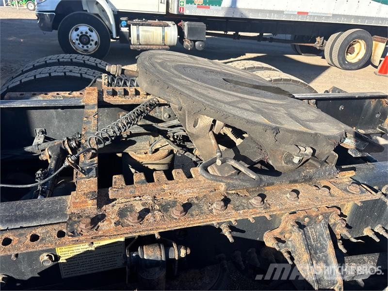 Volvo VNR 6x4 T/A Day Cab Truck Tractor Motrici e Trattori Stradali