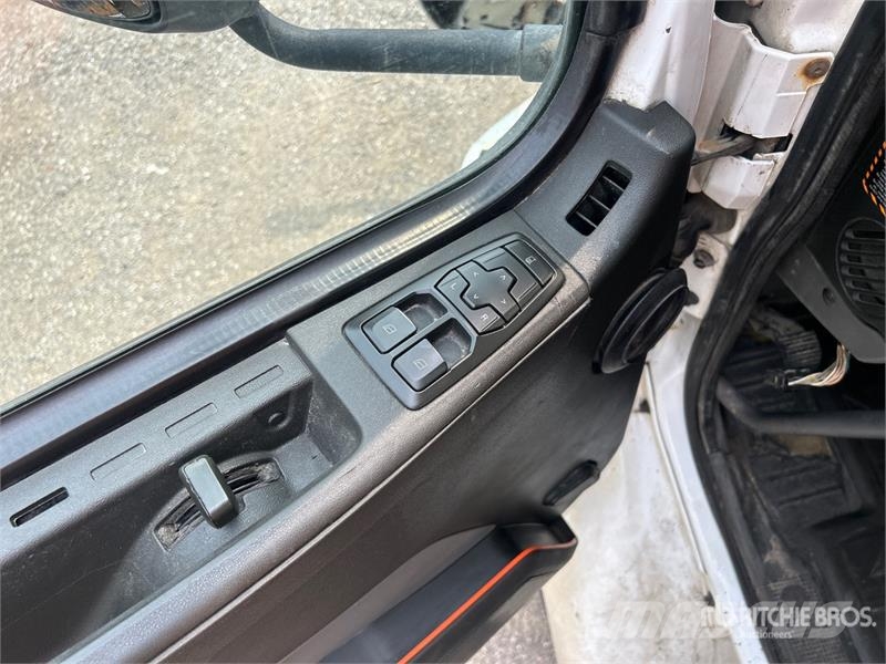 Volvo VNR 6x4 T/A Day Cab Truck Tractor 牵引车