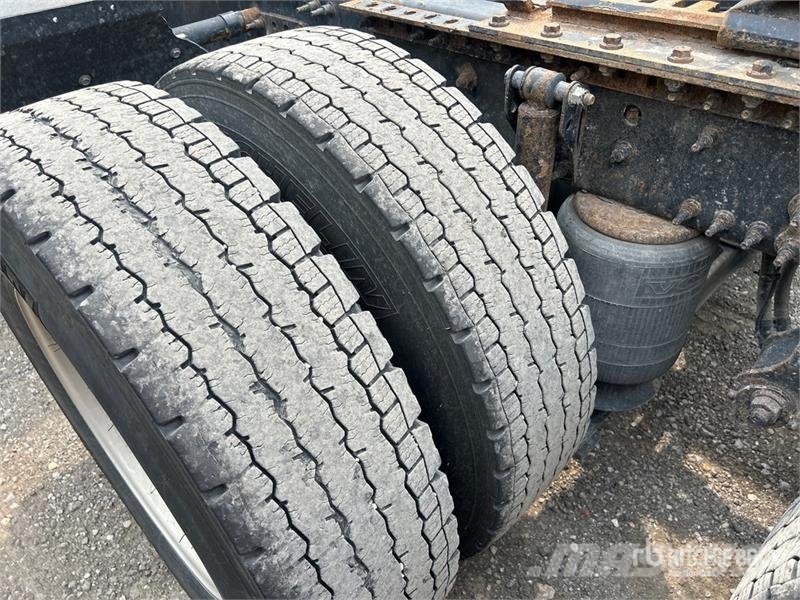 Volvo VNR 6x4 T/A Day Cab Truck Tractor 牵引车