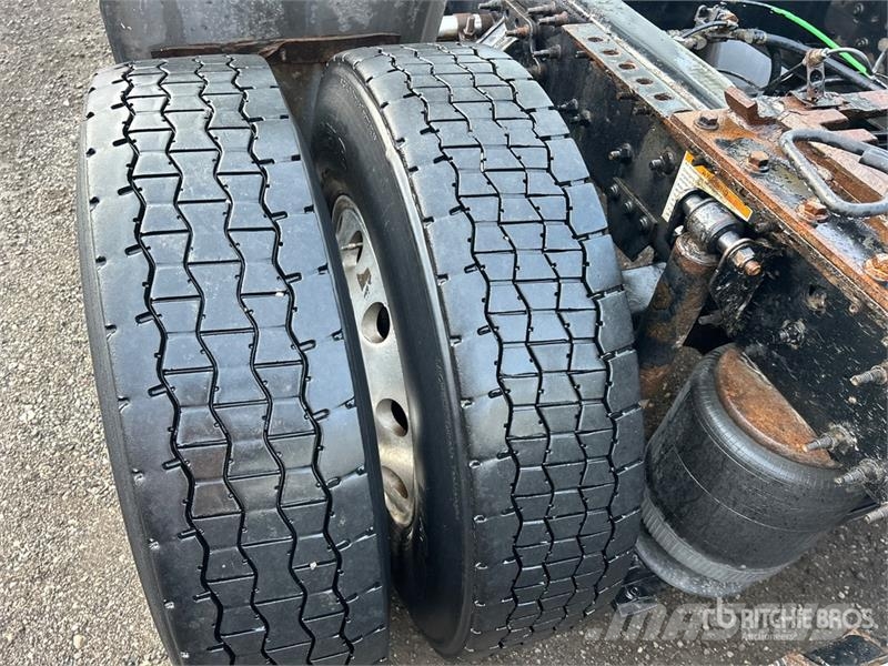 Volvo VNR 6x4 T/A Day Cab Truck Tractor Motrici e Trattori Stradali