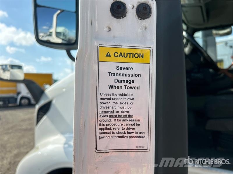 Volvo VNR 6x4 T/A Day Cab Truck Tractor (Inoperable) Motrici e Trattori Stradali
