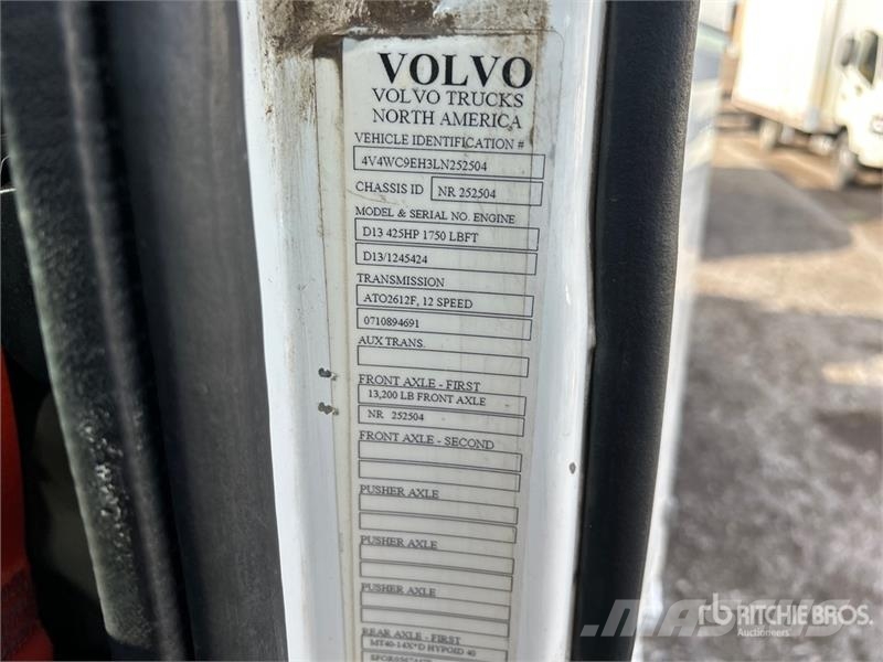 Volvo VNR 6x4 T/A Day Cab Truck Tractor Tegljači