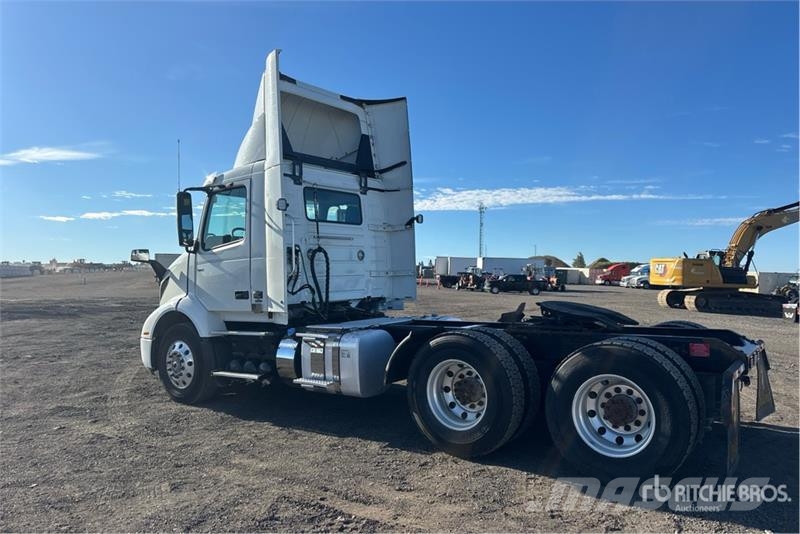Volvo VNR 6x4 T/A Day Cab Truck Tractor Motrici e Trattori Stradali