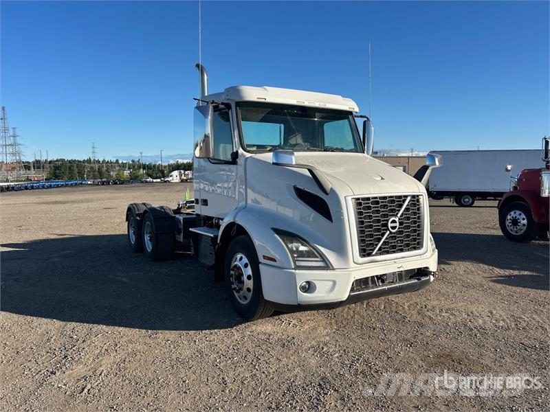 Volvo VNR 6x4 T/A Day Cab Truck Tractor Sattelzugmaschinen