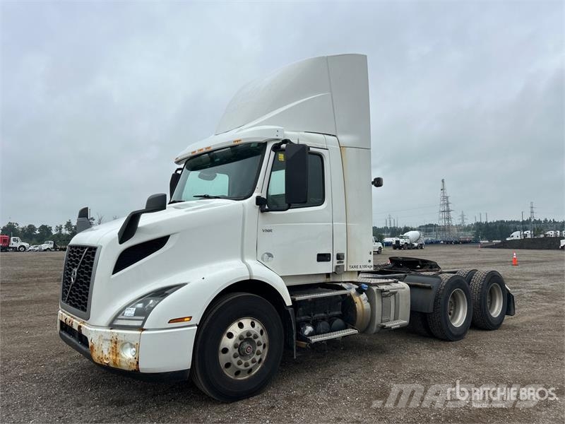 Volvo VNR 6x4 T/A Day Cab Truck Tractor 牵引车