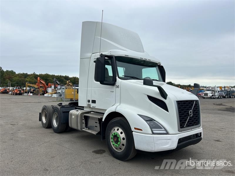 Volvo VNR 6x4 T/A Day Cab Truck Tractor Motrici e Trattori Stradali
